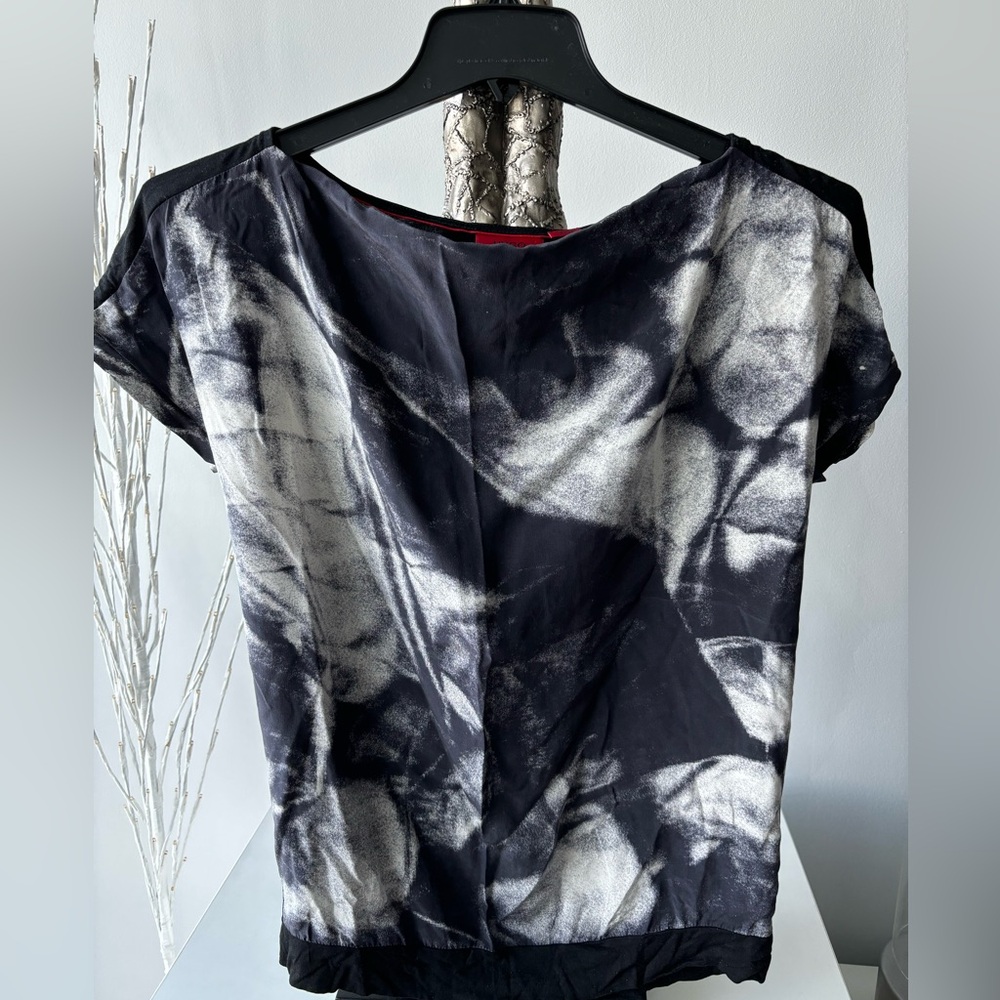 NWOT💥Hugo Boss Abstract Black and Gray Women's Top, size medium